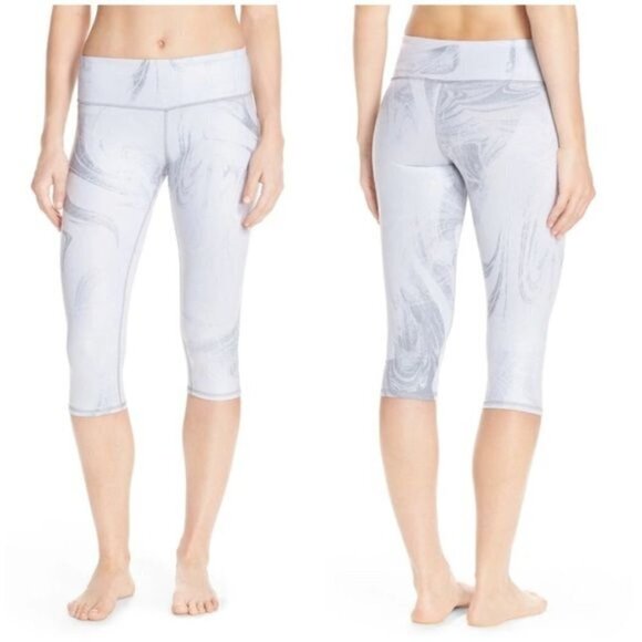 ALO YOGA Airbrushed Performance Capri Leggings White Gray Swirl Marble Sz XS - Picture 1 of 12